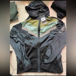 Nike Windrunner Wild Run mens Jacket Green